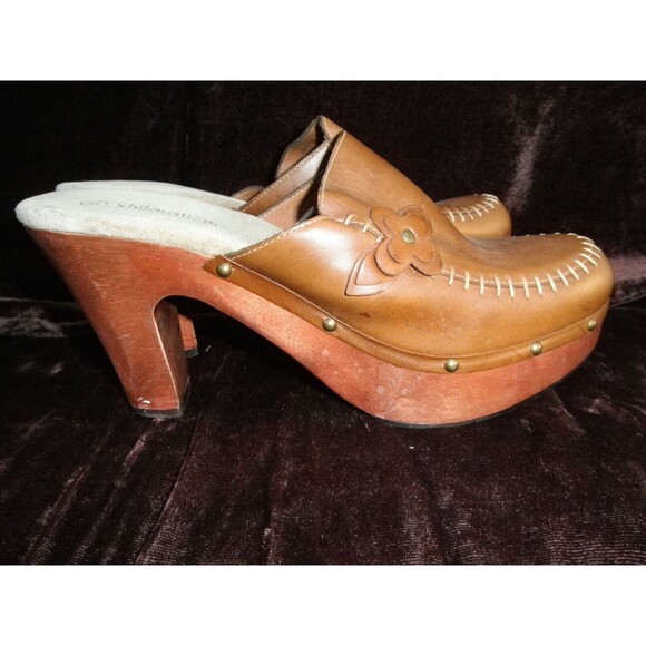 NEW by XHILARATION, CLOGS, TAN, SIZE 9.5 MEDIUM (HEELS 4") MADE IN BRAZIL - Picture 5 of 13